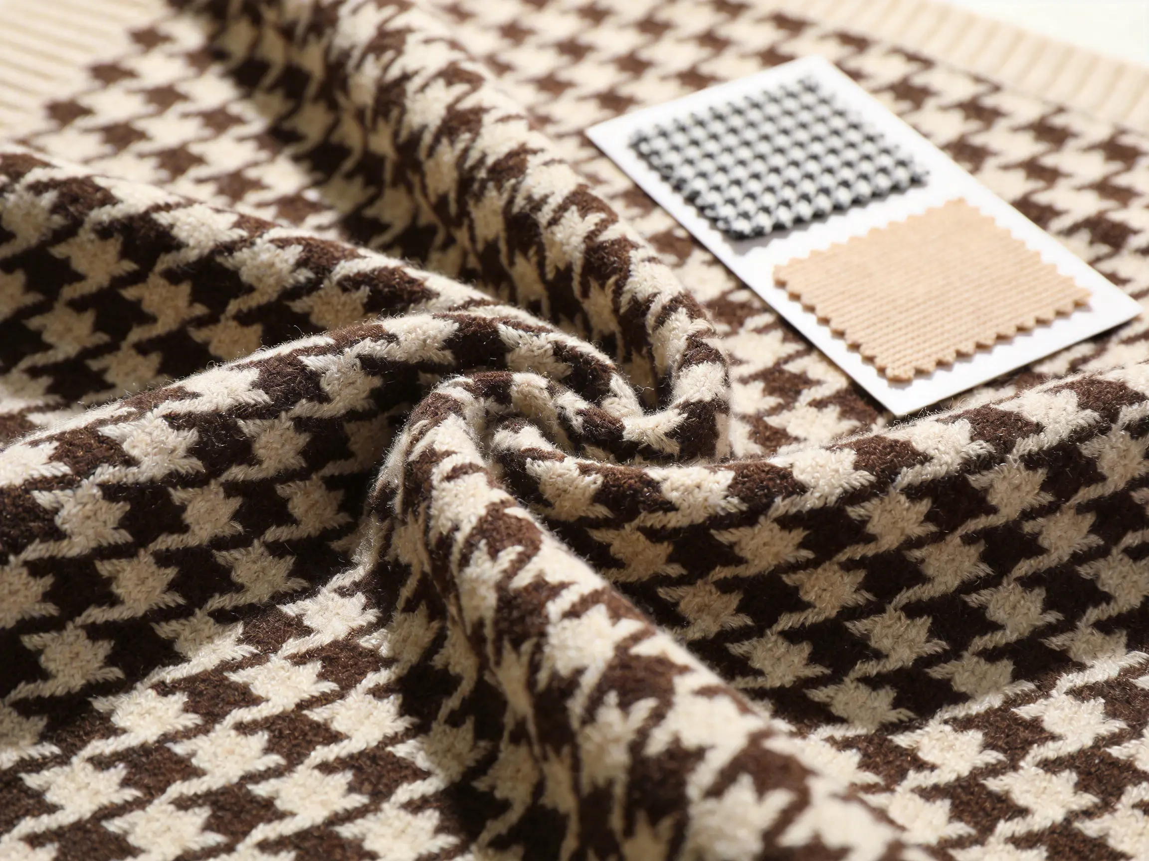 Knitted Jacquard Houndstooth Fabric: A Timeless Blend of Comfort, Style, and Durability