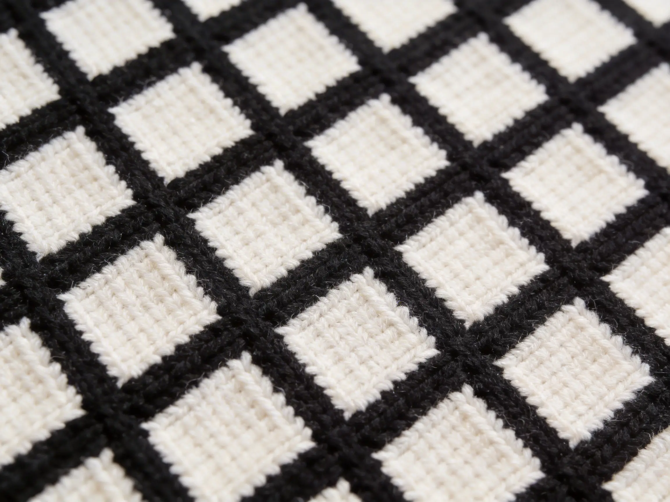 Jacquard Black And White Grid Fabric: A Versatile Textile Revolutionizing Garment and Home Decor